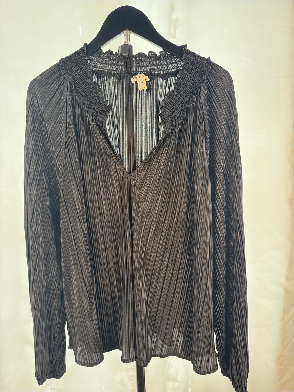 Versona Black Pleated Long Sleeve Blouse